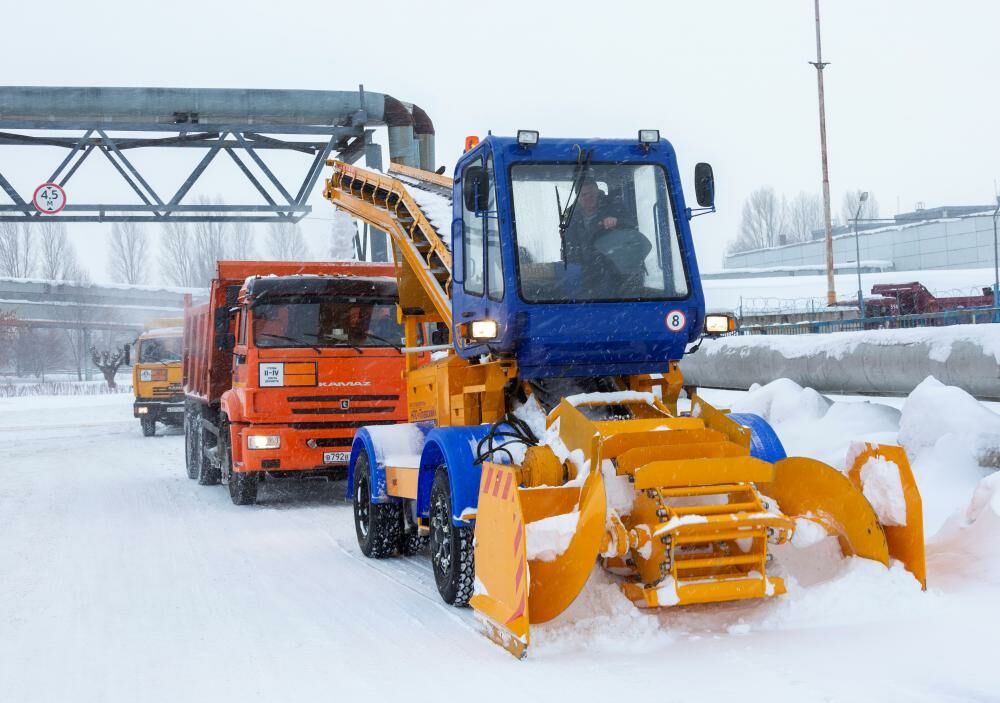 На территориях подразделений «КАМАЗа» организована круглосуточная уборка снега