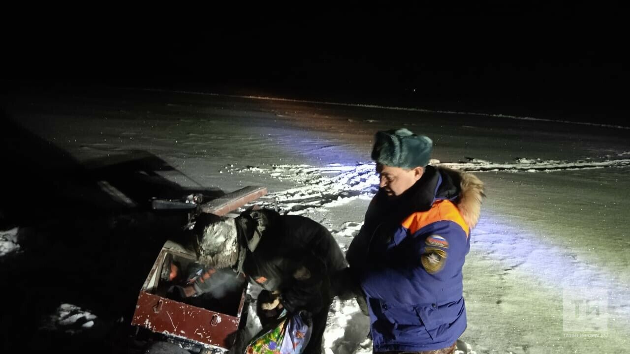 В Татарстане спасли рыбака, замерзавшего на льду Волги