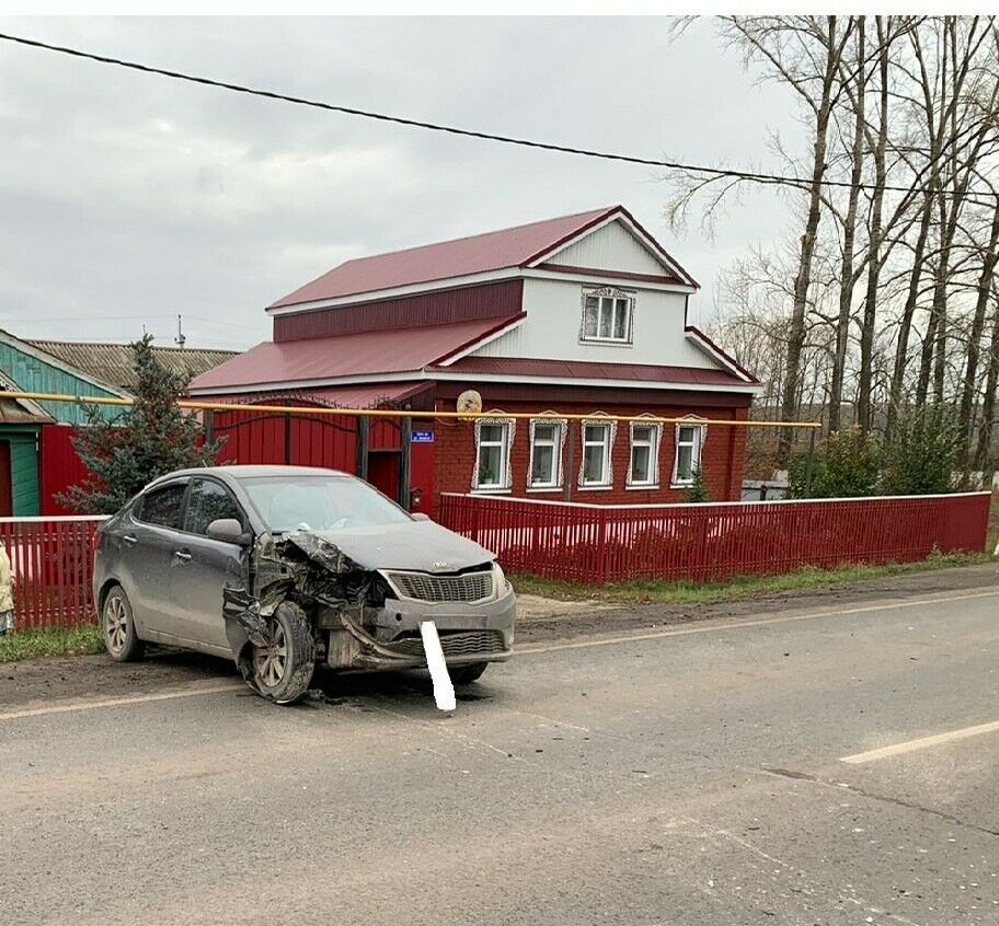 В Татарстане 23-летний водитель уснул за рулем легковушки и влетел в «КАМАЗ», один пассажир скончался