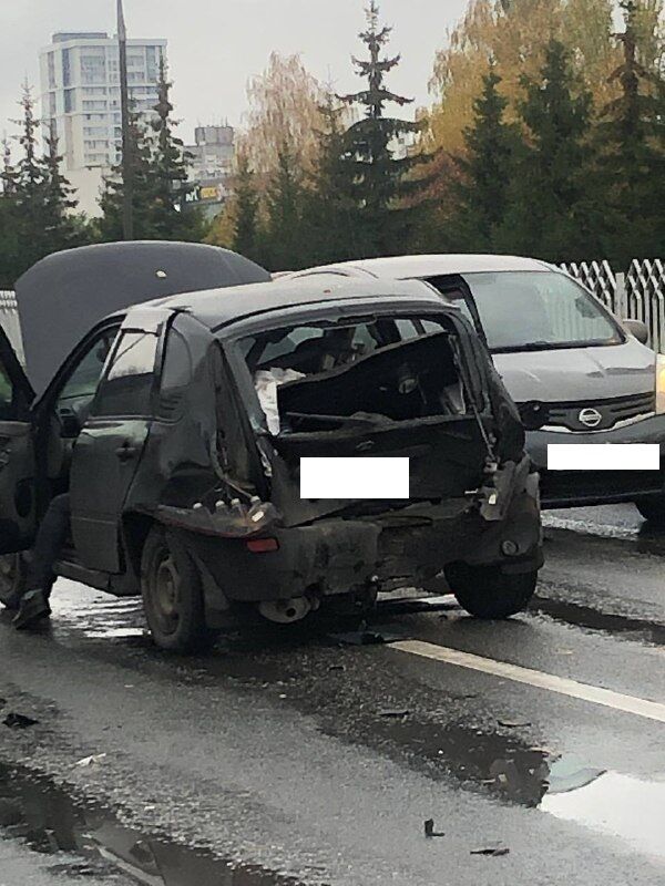 В&nbsp;Челнах водитель иномарки влетел в&nbsp;припаркованную «Ладу»