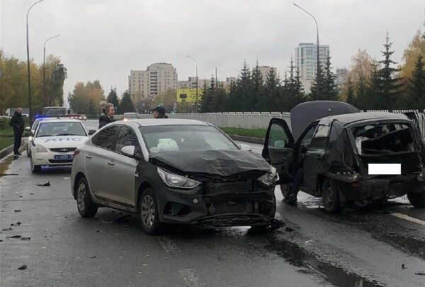 В&nbsp;Челнах водитель иномарки влетел в&nbsp;припаркованную «Ладу»