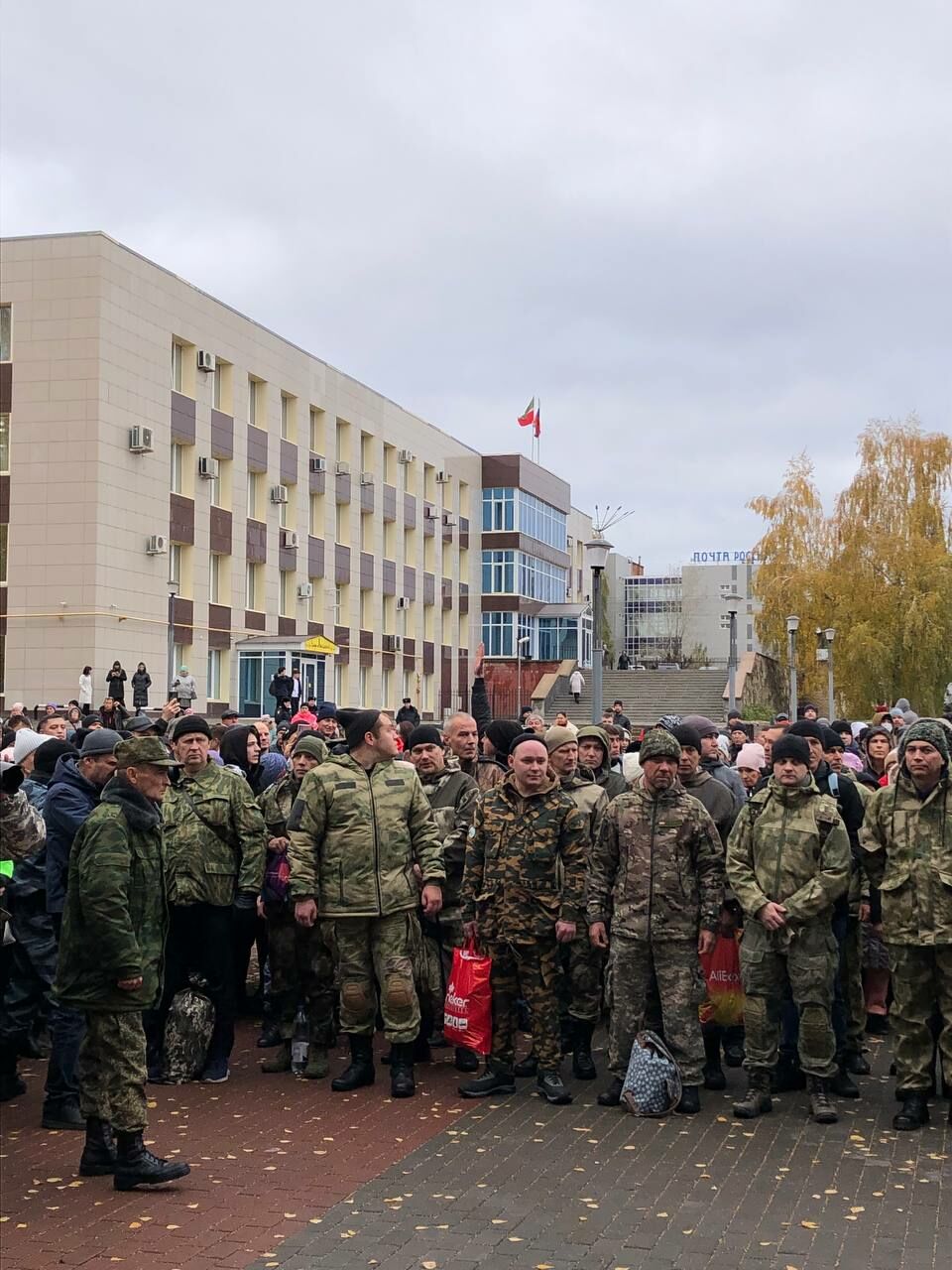 Мобилизованным из&nbsp;Челнов перед отправкой выдали резиновые сапоги, рюкзак и&nbsp;деньги