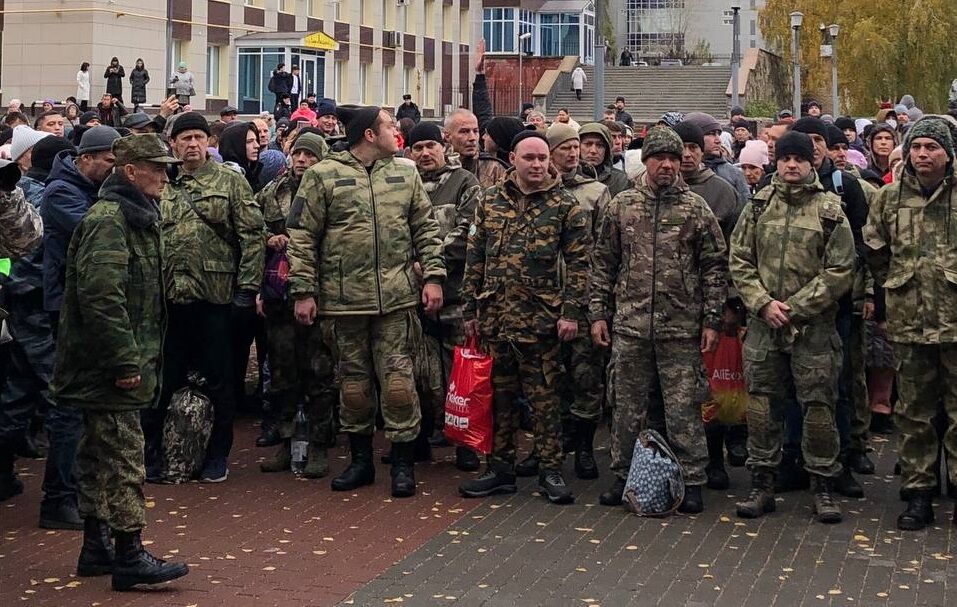 Мобилизованным из&nbsp;Челнов перед отправкой выдали резиновые сапоги, рюкзак и&nbsp;деньги