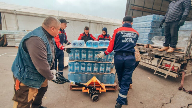 Доставку 20 тонн питьевой воды в ДНР обеспечила Альфия Когогина