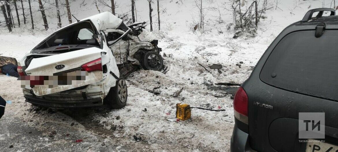 В ДТП с внедорожником на трассе в Татарстане погиб водитель легковушки