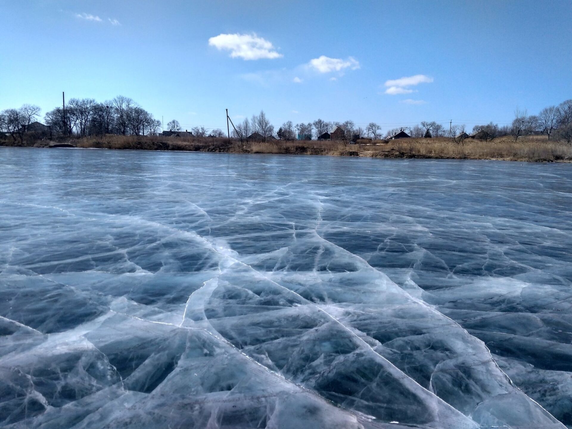МЧС РТ проинформировал жителей о толщине льда на водоемах республики