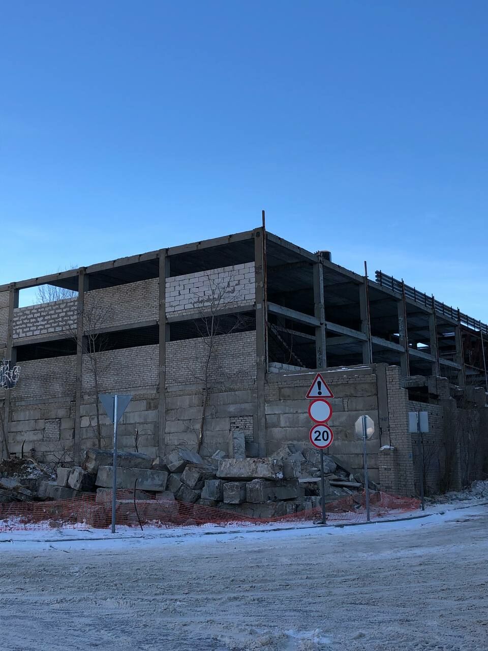 В&nbsp;Челнах начали сносить долгострой, расположенный на&nbsp;улице «КАМАЗ-мастер»