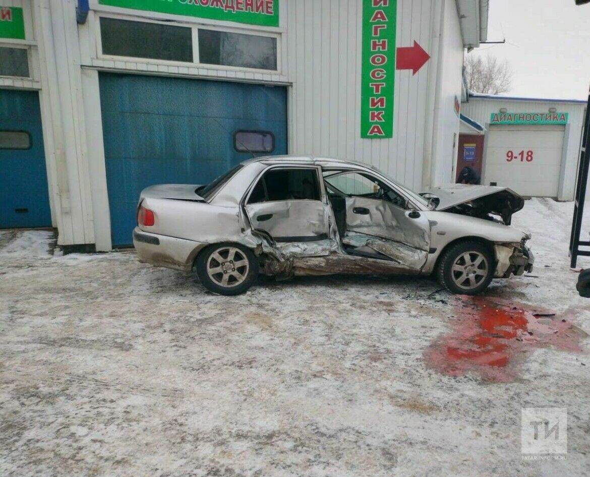 В&nbsp;Челнах произошло столкновение трех машин, пострадали два водителя и&nbsp;один пассажир