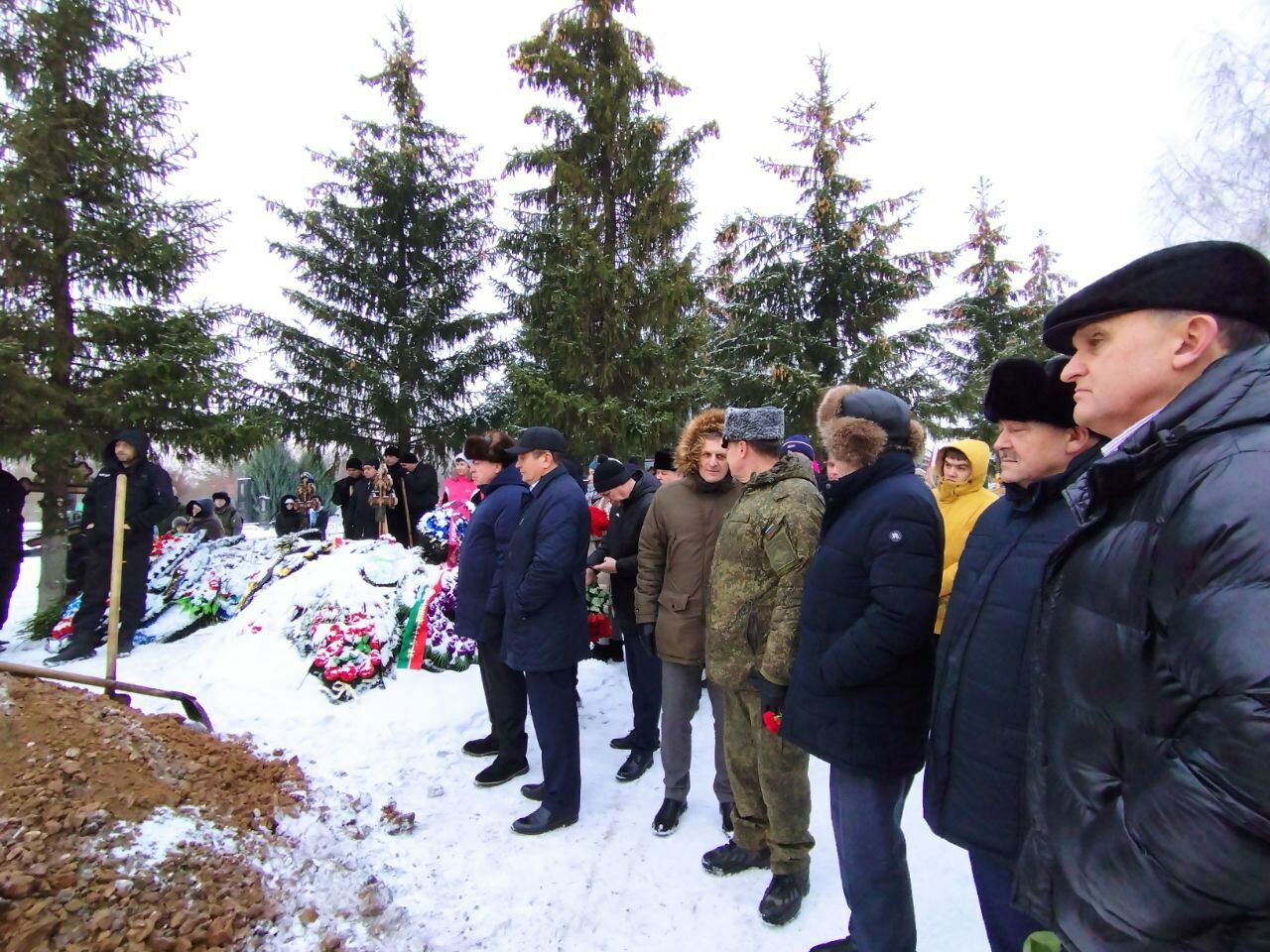 В&nbsp;Челнах прошли похороны известного врача Николая Зотова
