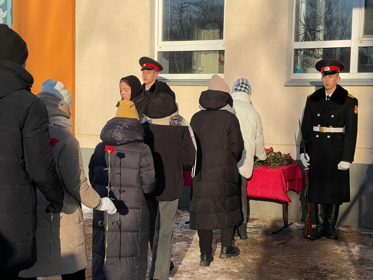 В школе №9 Челнов открыли мемориальную доску в честь бойца, погибшего на СВО