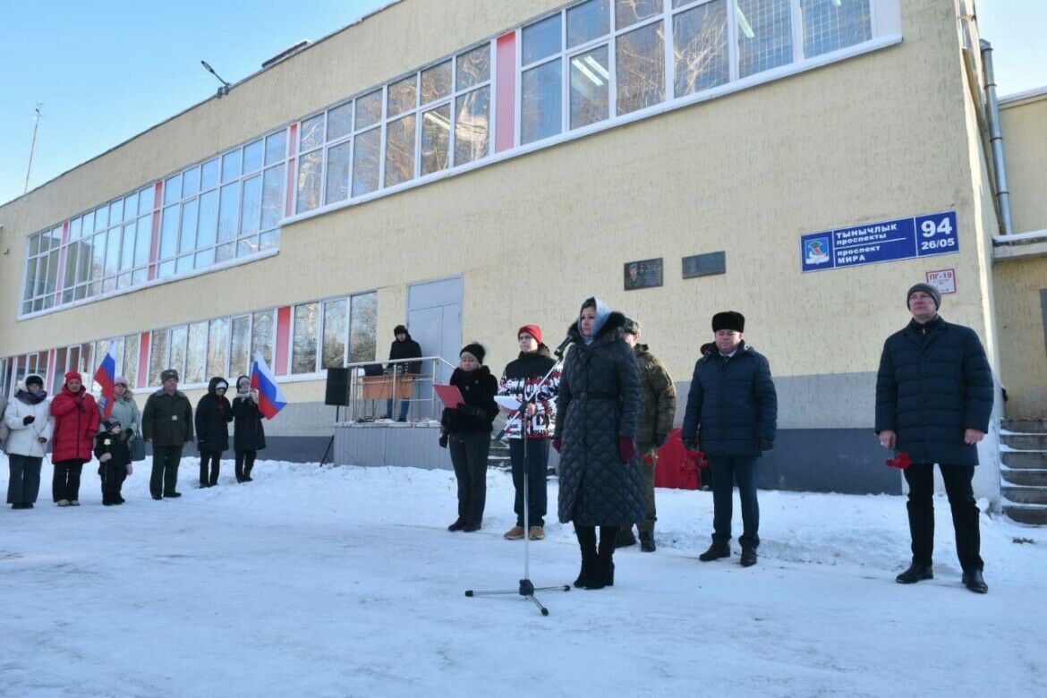 В школе №27 Челнов открыли мемориальную доску в память о погибшем в СВО