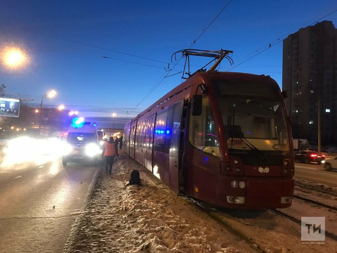В Татарстане утром загорелся трамвай из-за обледеневшего провода