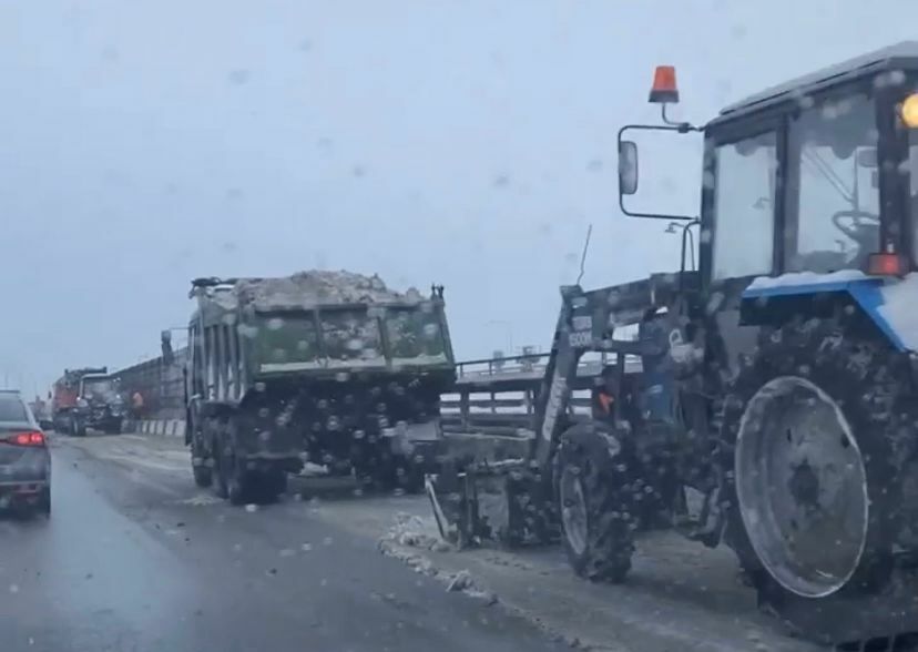 На въезде в Челны образовалась гигантская пробка