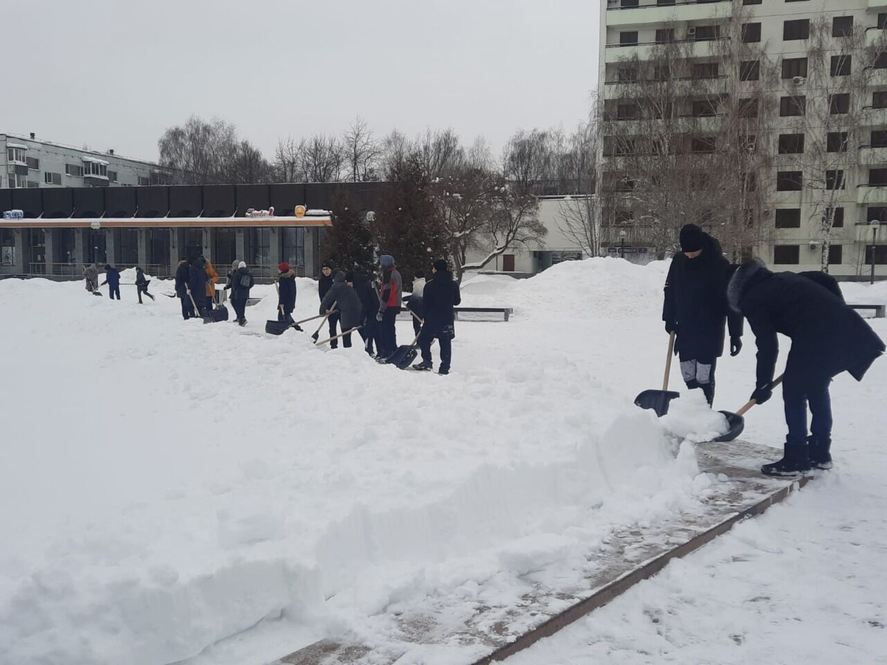 В&nbsp;Челнах более 3&nbsp;тысяч жителей вышли на&nbsp;уборку снега