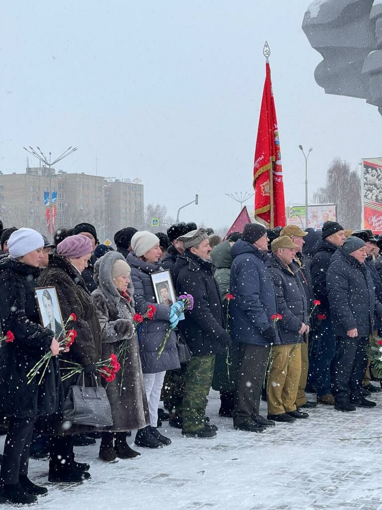 В&nbsp;Челнах у&nbsp;мемориала «Родина-Мать» почтили память воинов-интернационалистов