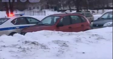 В Челнах инспекторы ГИБДД устроили погоню за водителем прямо во дворах жилого дома 