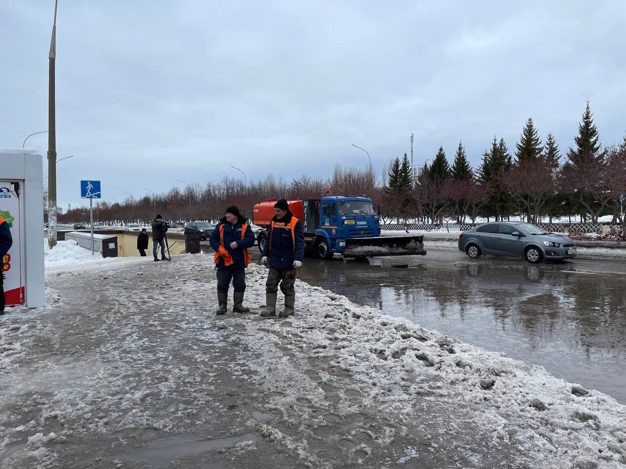 В&nbsp;Набережных Челнах из-за прорыва трубы затопило проспект Мира