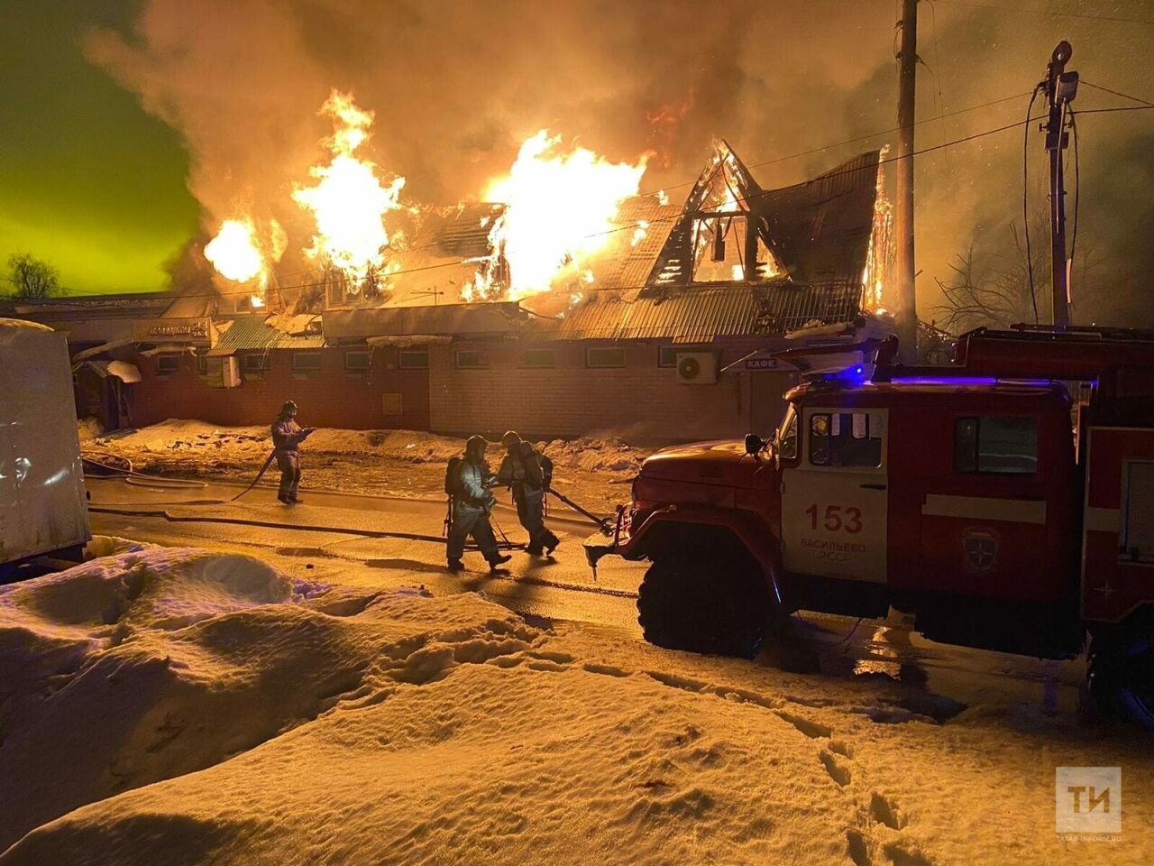 В Татарстане два человека погибли на пожаре в доме с кафе