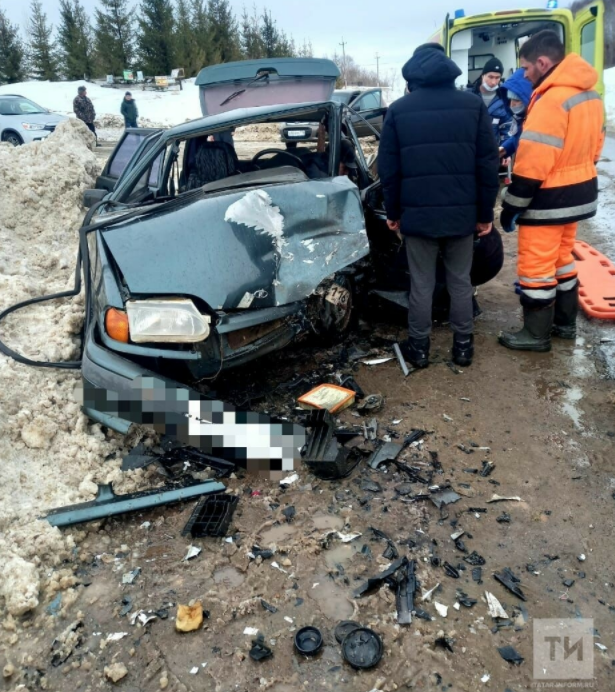 В&nbsp;Татарстане лоб в&nbsp;лоб столкнулись легковушки, пострадала супружеская пара