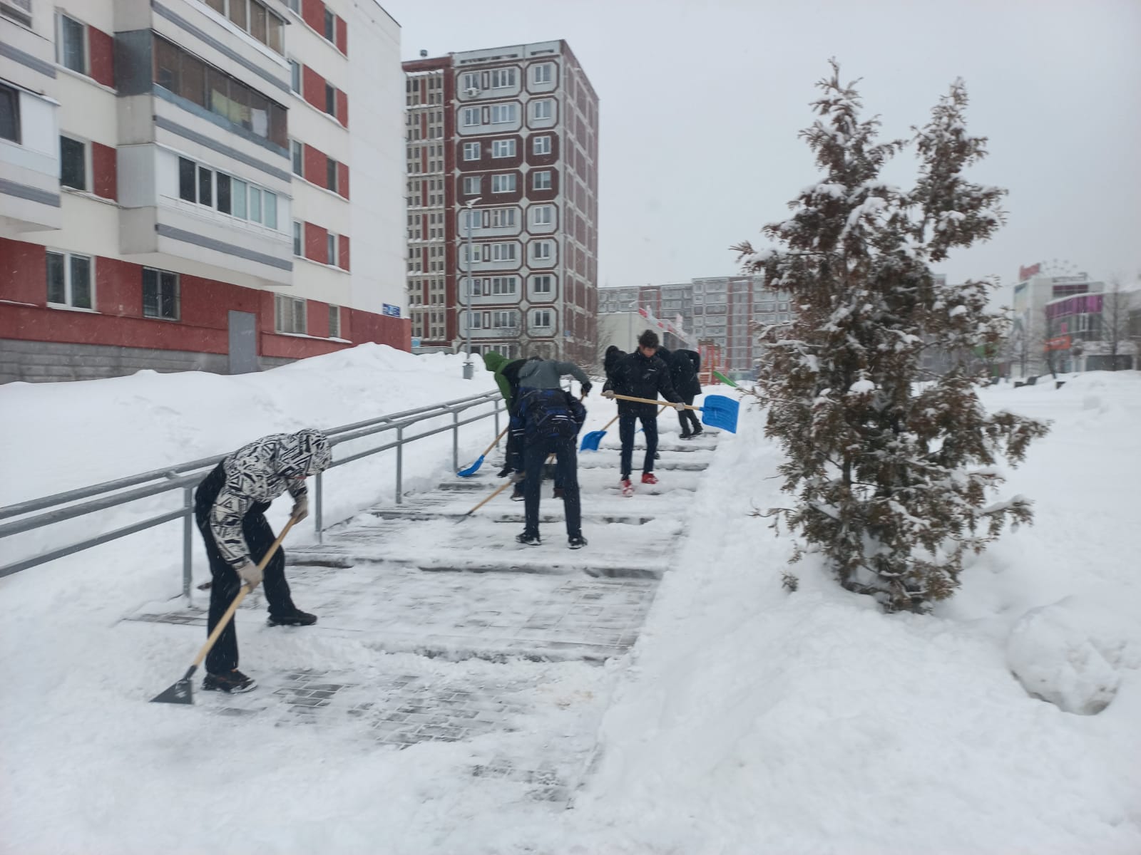 Учащиеся Набережных Челнов вышли на&nbsp;помощь коммунальным службам