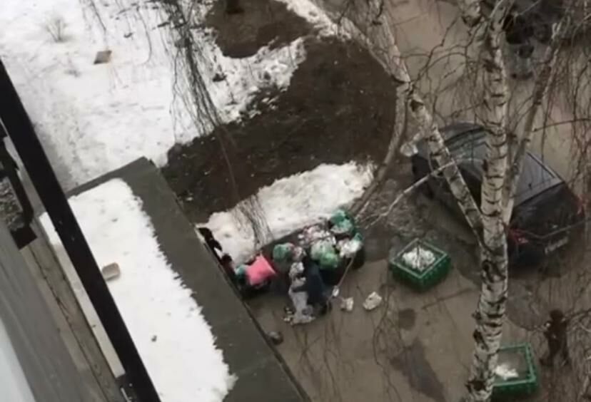 В&nbsp;соцсетях житель Челнов пожаловался на заполненные мусорные контейнеры, стоящие около подъезда
