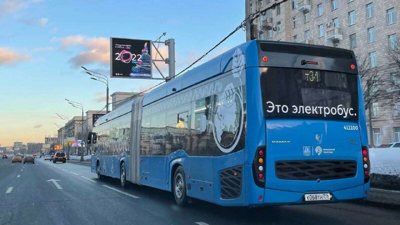 В Москве успешно продолжается тест-драйв сочленённого электробуса особо большого класса КАМАЗ-6292