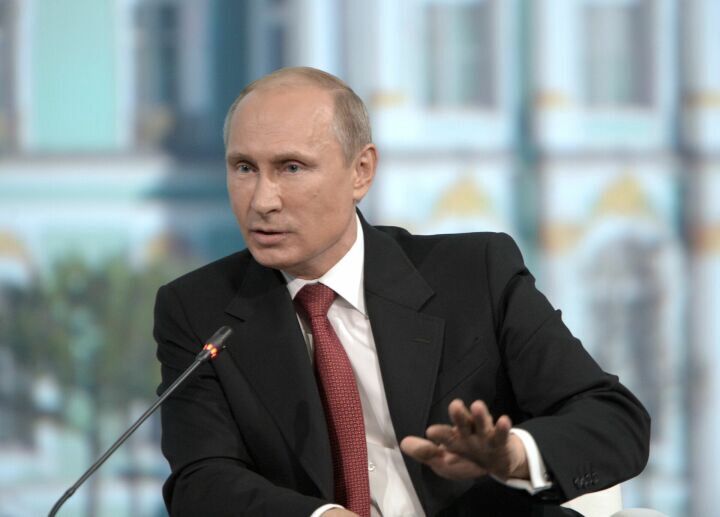 Президент России Владимир Путин сообщил о повышении пенсий и зарплат