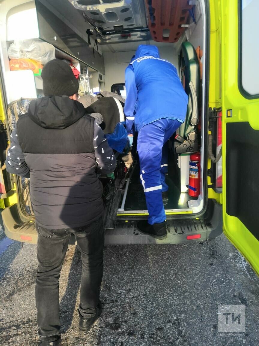 Житель Татарстана угнал автомобиль и столкнулся лоб в лоб с трактором
