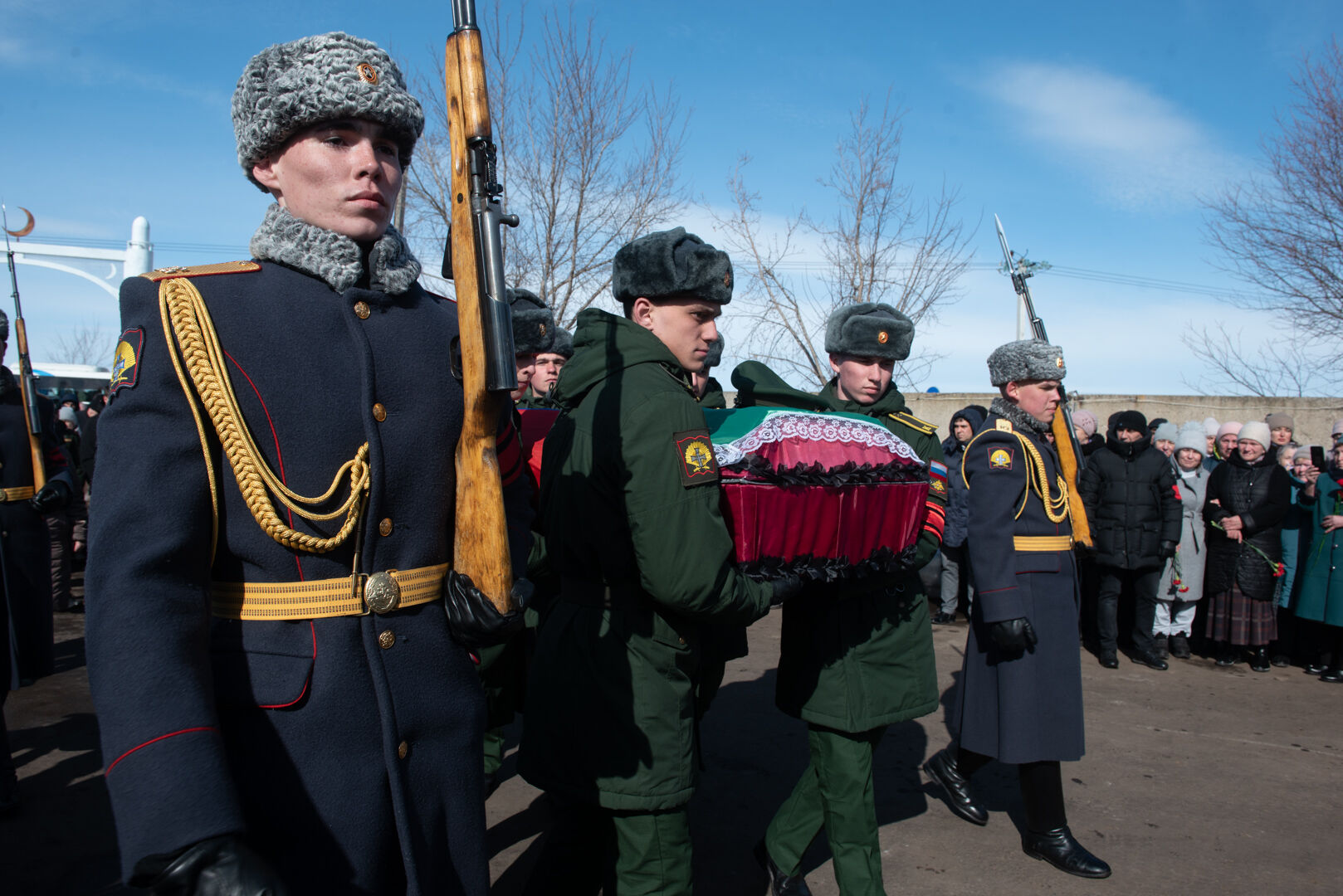 В Набережных Челнах простились с погибшим на Украине Артуром Шарафеевым