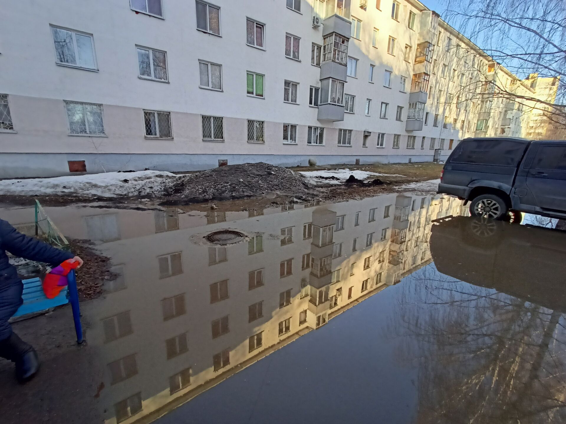 В Набережных Челнах затопило один из дворов