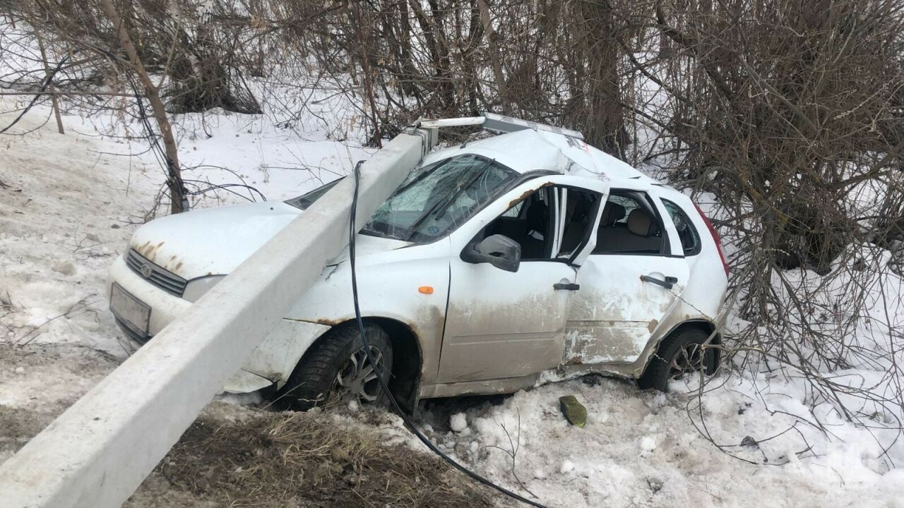 В&nbsp;Татарстане легковушка врезалась в&nbsp;столб, водитель погиб