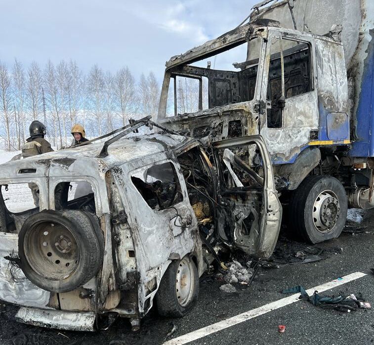 В ДТП с «КАМАЗом» в Татарстане погибли 6 человек