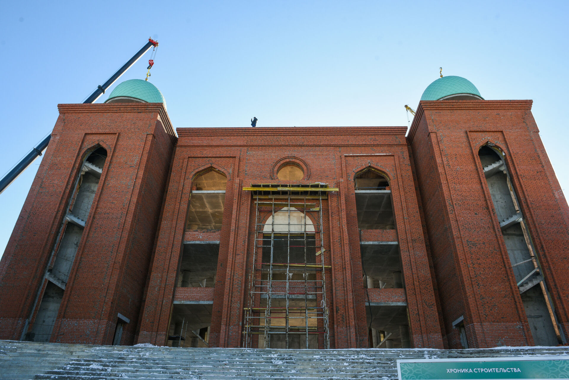 100 тысяч рублей пожертвовали челнинские каменщики на строительство мечети «Джамиг»