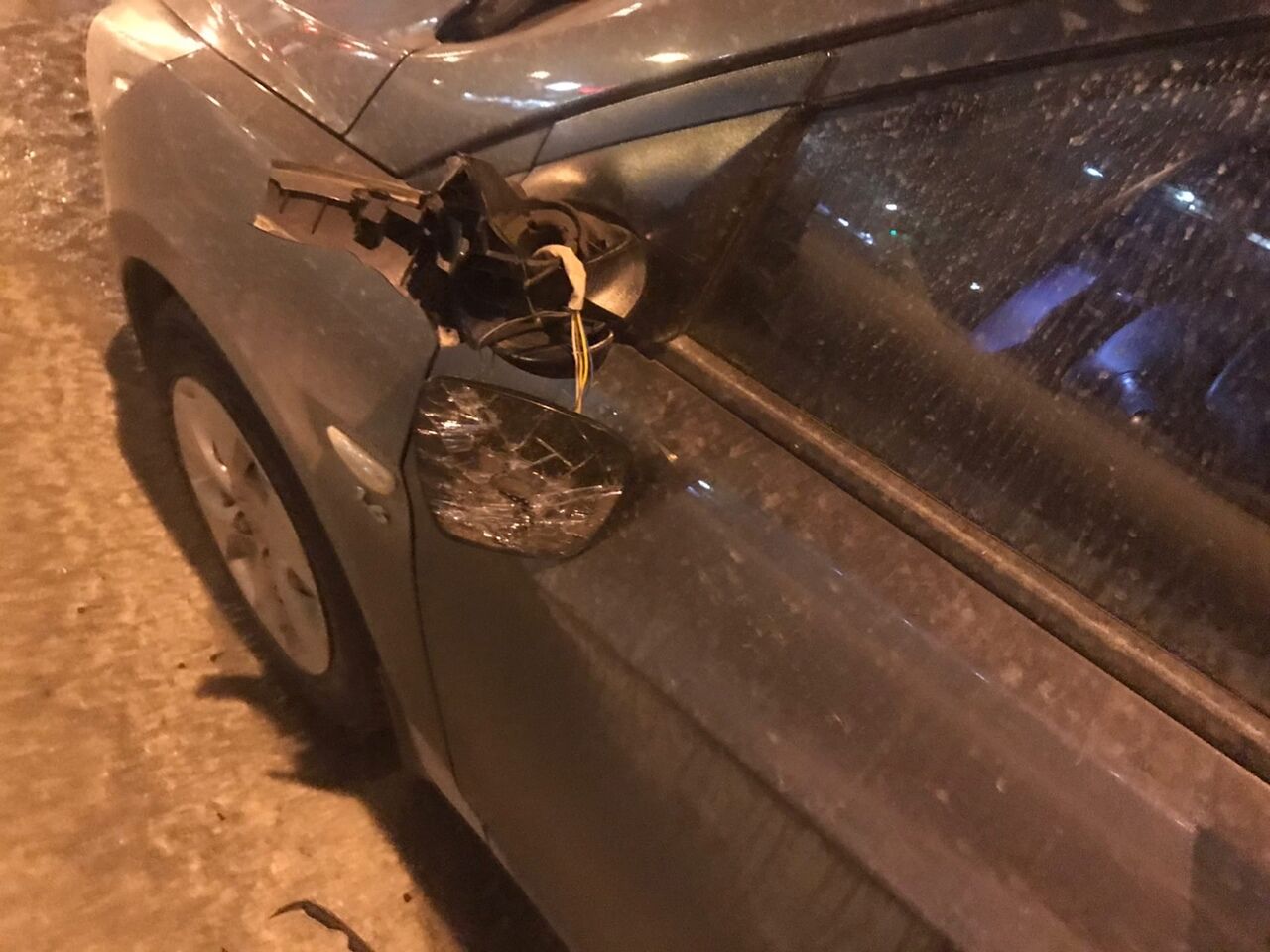 В Челнах ищут водителя, который снес зеркало и&nbsp;поцарапал чужое авто