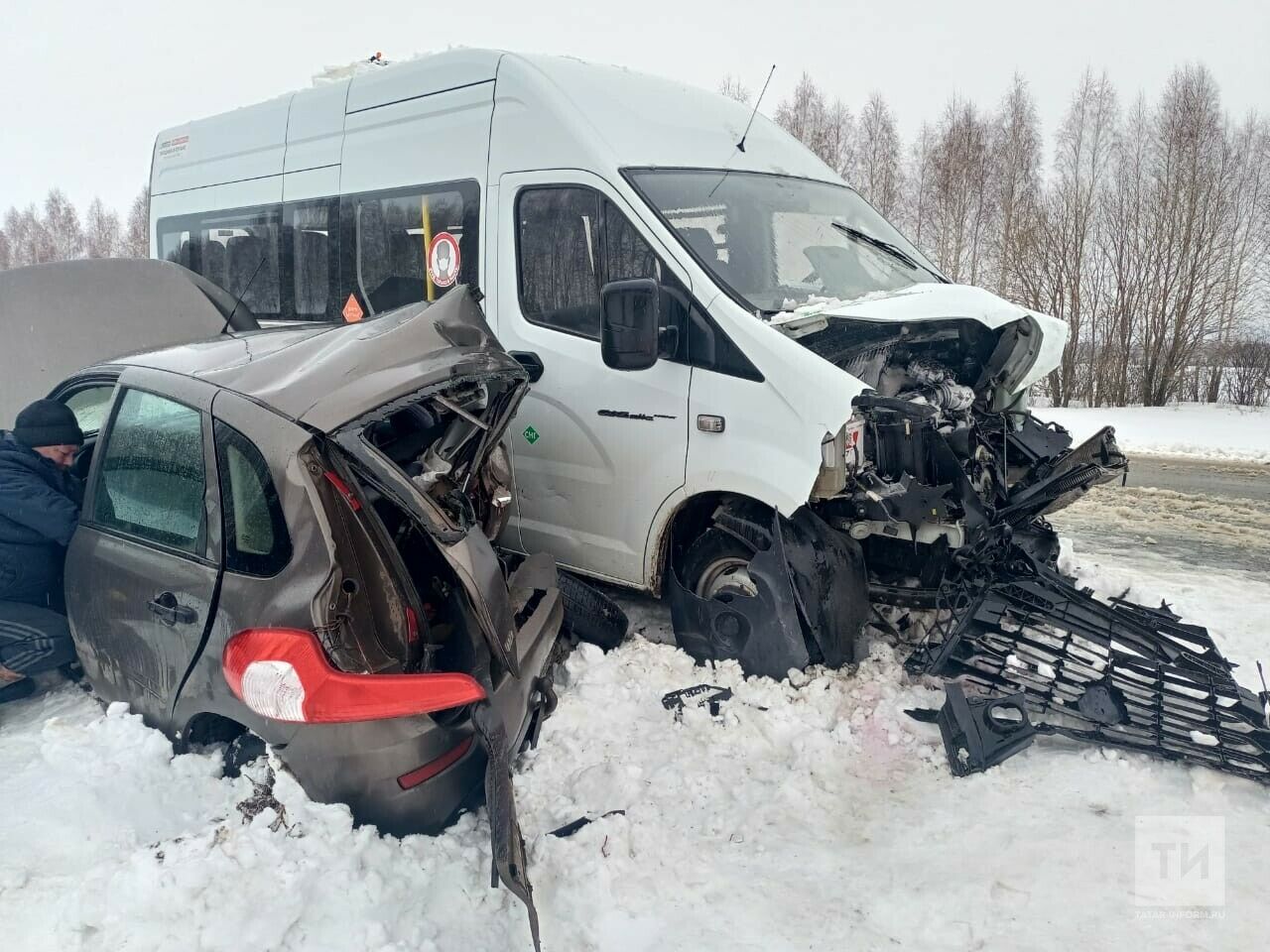 В&nbsp;Татарстане при столкновении легковушки и&nbsp;вахтового автобуса погиб один человек