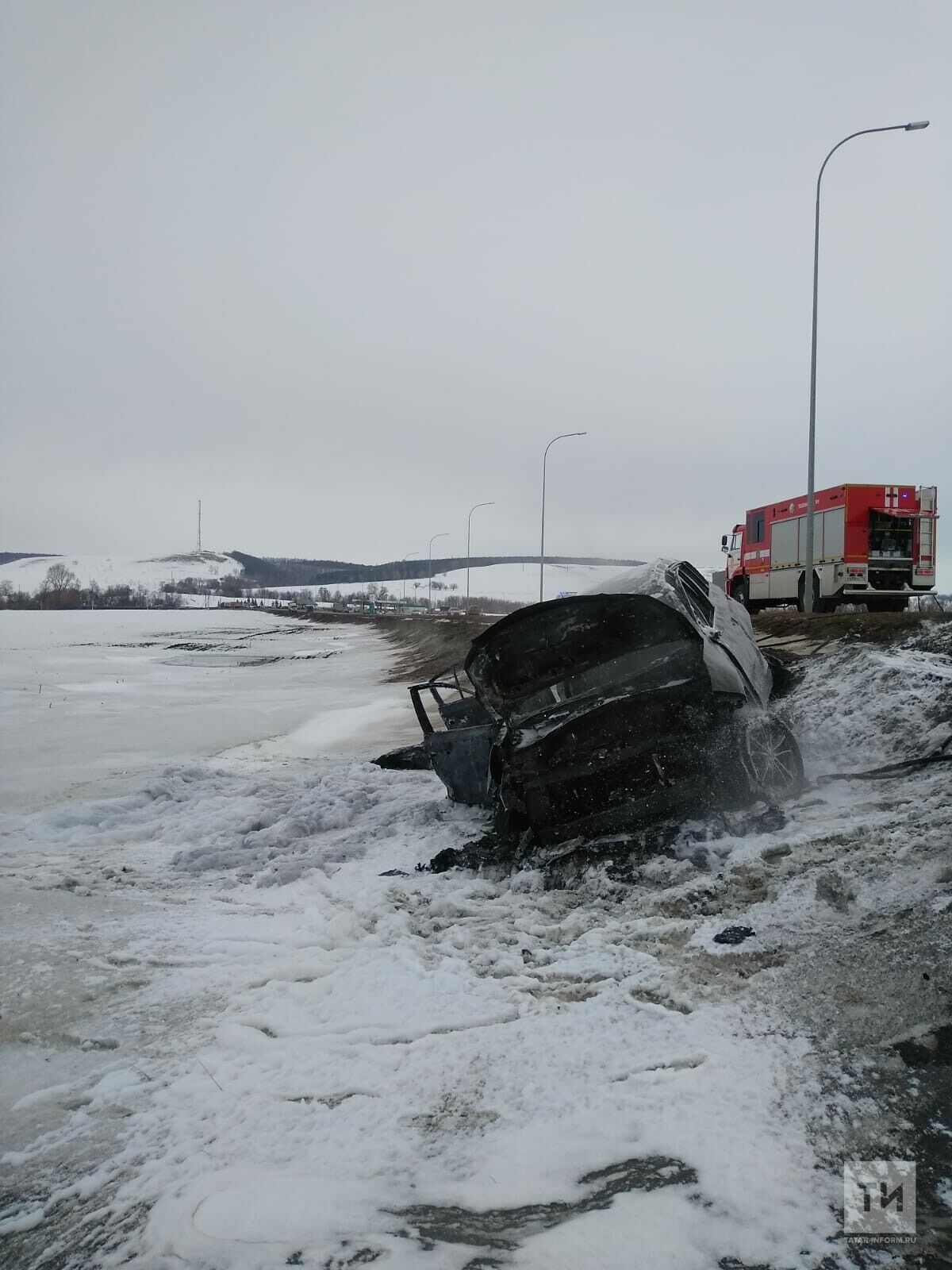 На&nbsp;трассе в&nbsp;сторону Челнов на&nbsp;ходу загорелась легковушка