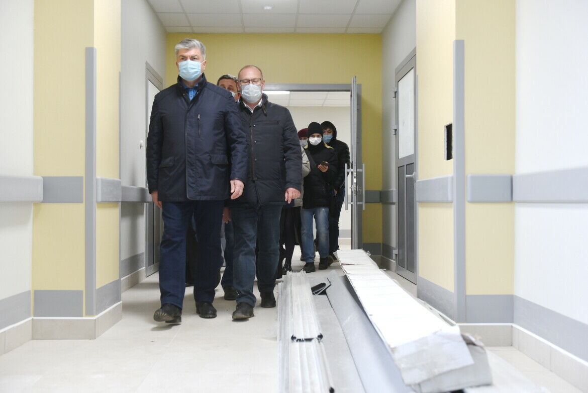 Мэр Челнов поручил ускорить ремонт инфекционной больницы