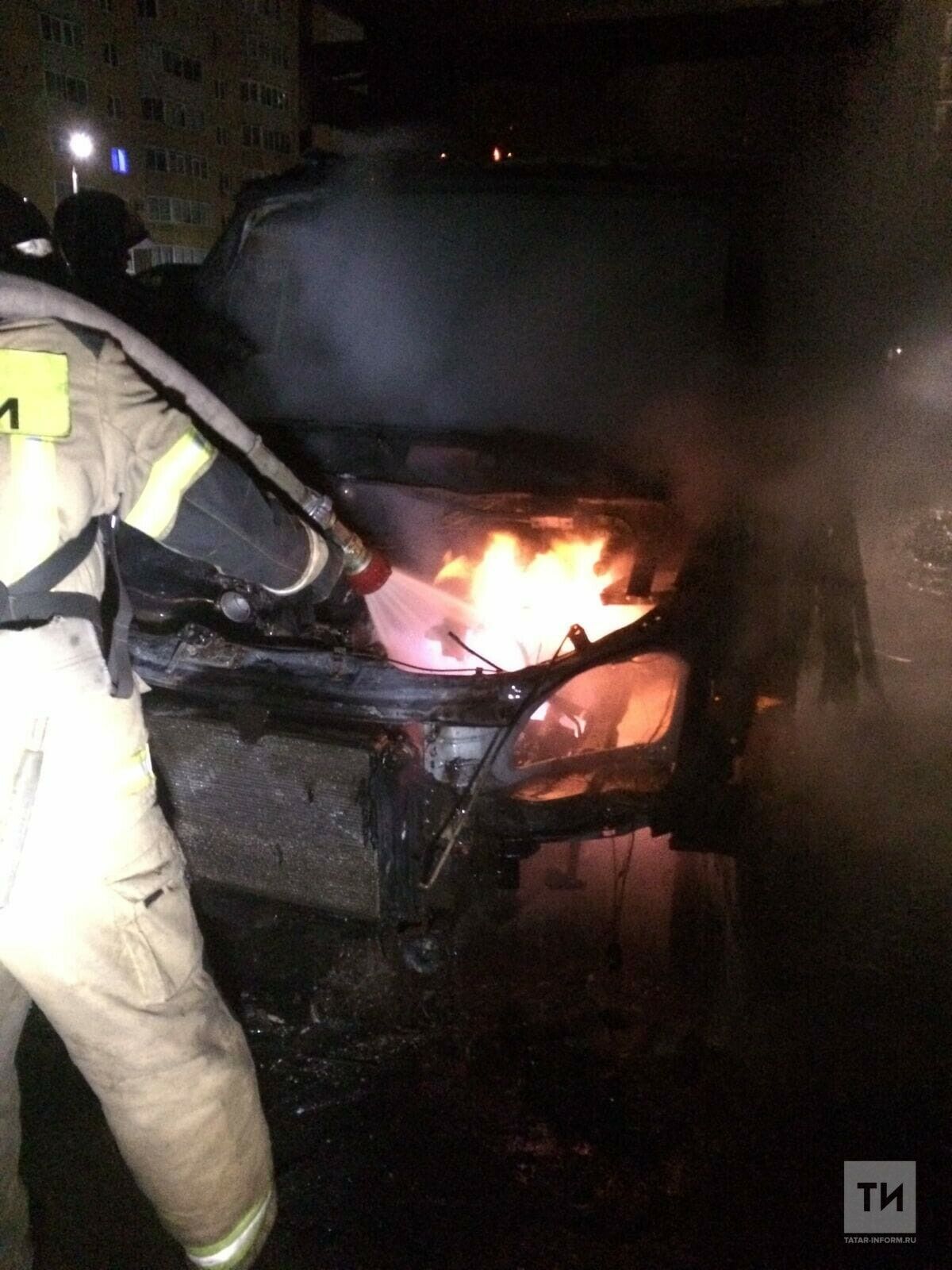 В Набережных Челнах ночью сгорел грузовик