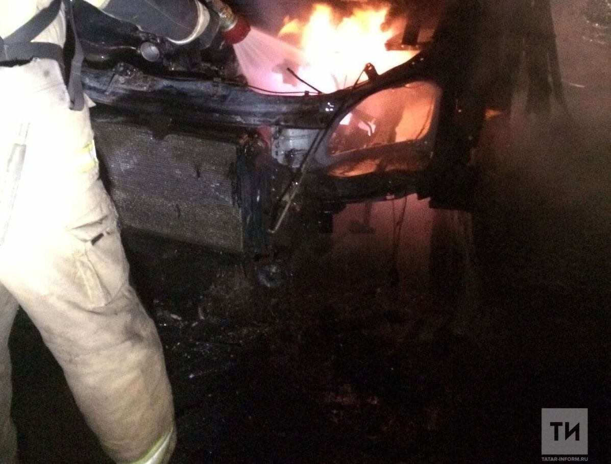 В Набережных Челнах ночью сгорел грузовик