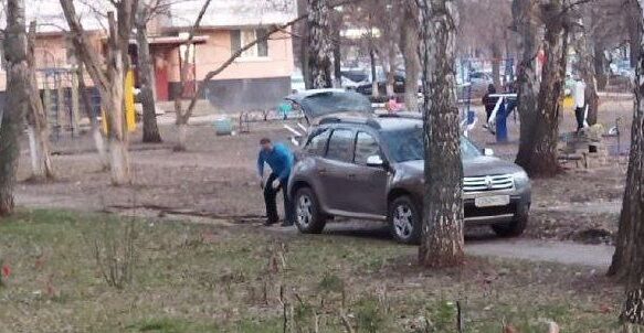Житель Челнов прихватил со&nbsp;двора тротуарные плитки