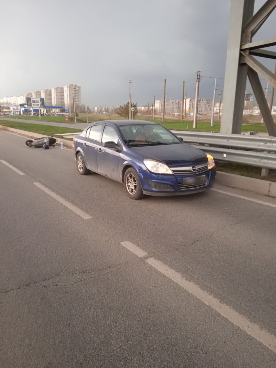 В Челнах водитель автомобиля сбил пенсионерку на мопеде