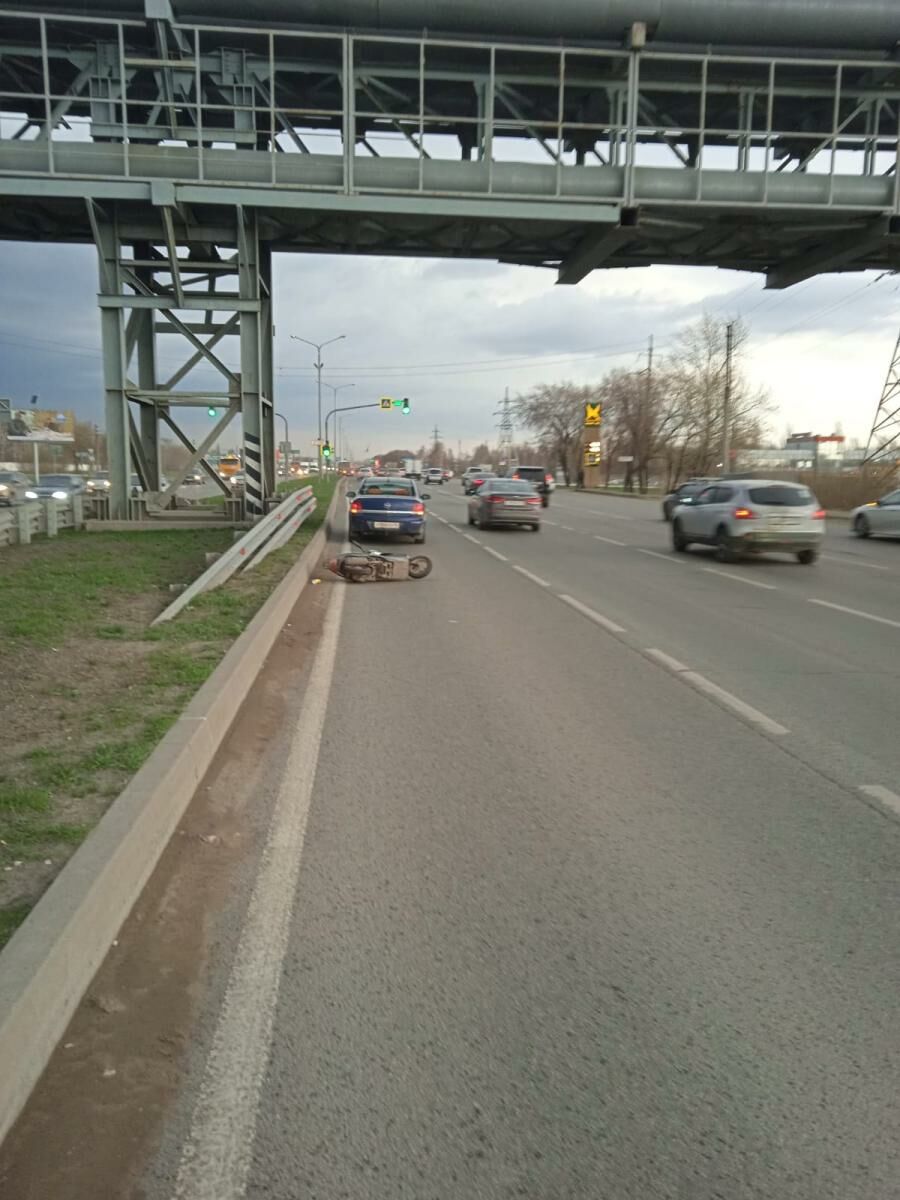 В Челнах водитель автомобиля сбил пенсионерку на мопеде