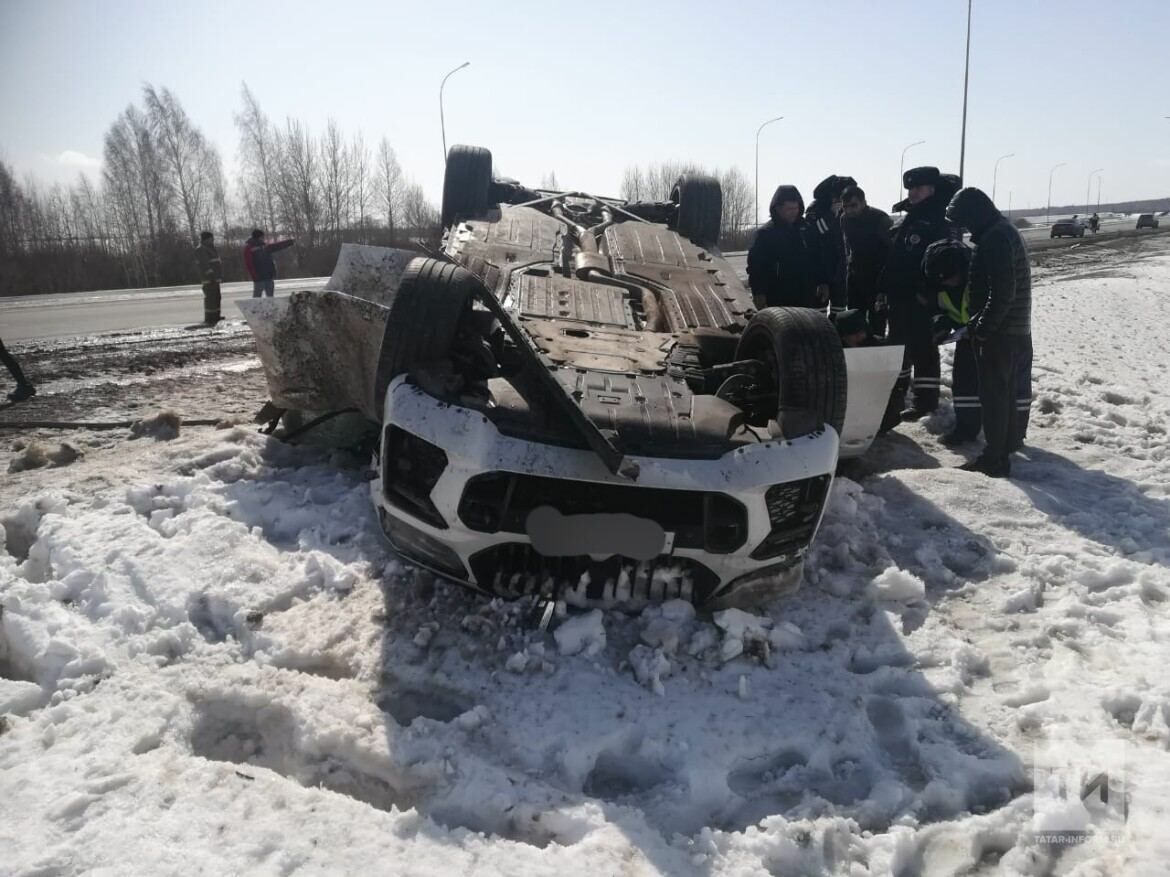 Под Челнами иномарка перевернулась и&nbsp;улетела в&nbsp;кювет, водитель получил травмы