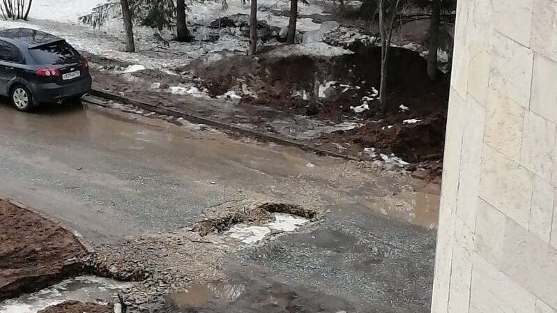 Жители Челнов пожаловались на&nbsp;состояние дороги в&nbsp;районе Медгородка
