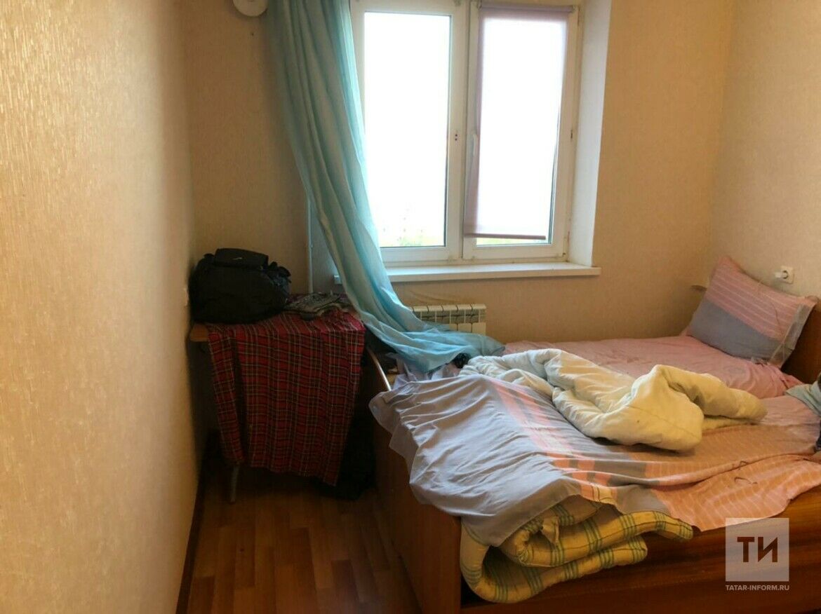 Появились фото из квартиры, откуда упала девочка в Альметьевске