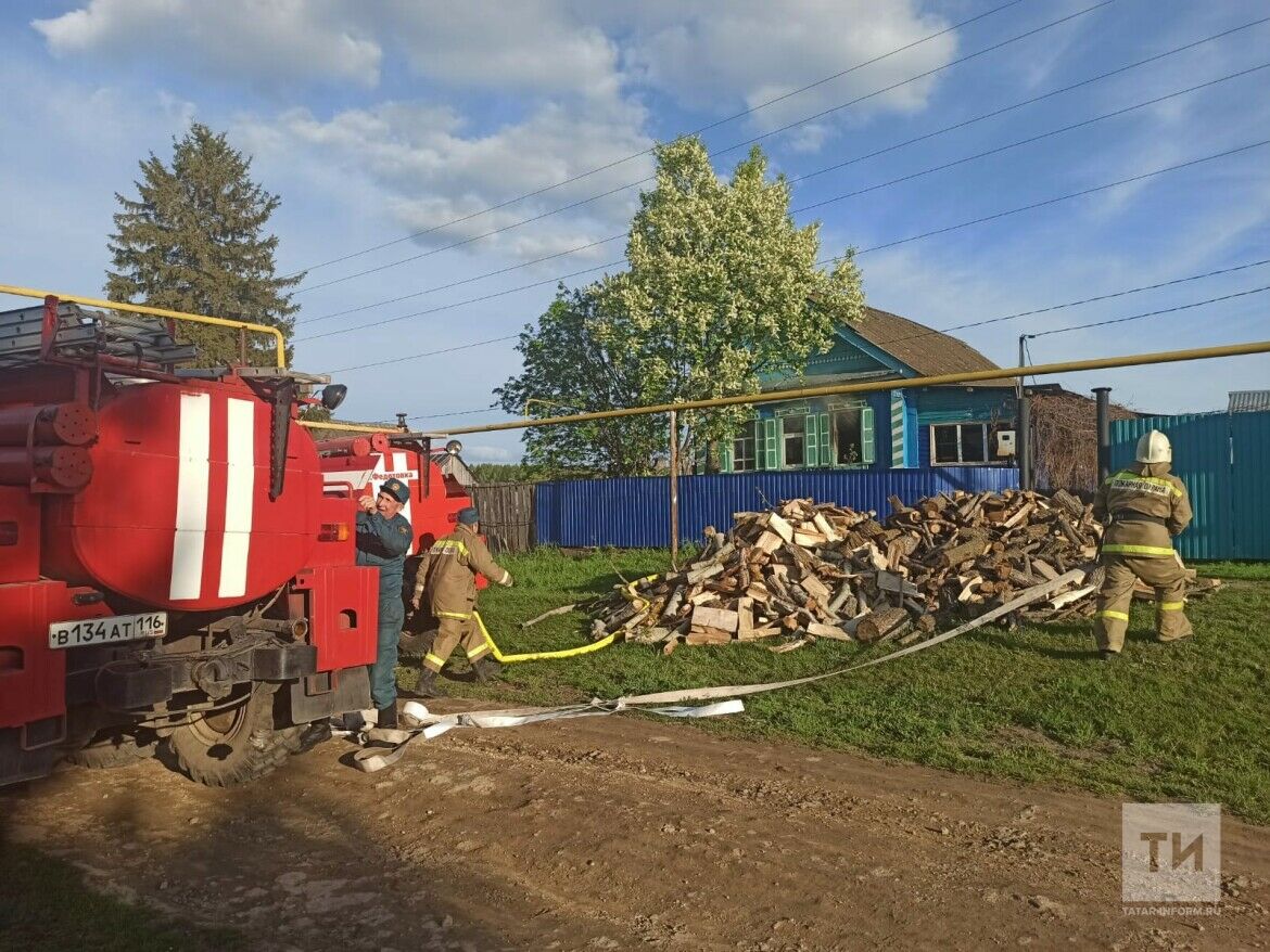 При пожаре в частном доме в Татарстане погибли мужчина и женщина