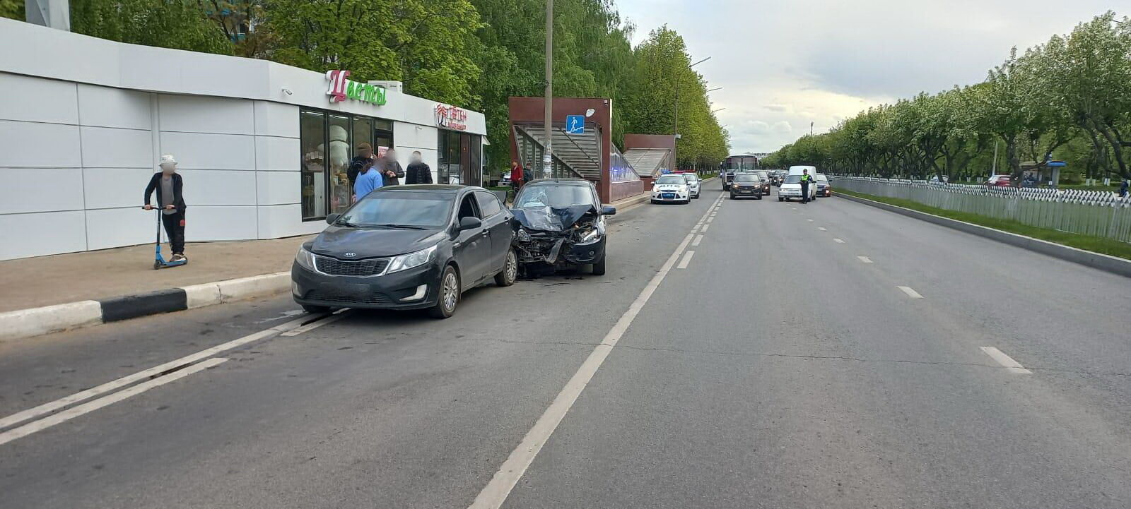 В Челнах водитель легковушки на скорости влетел в иномарку и скрылся с места ДТП