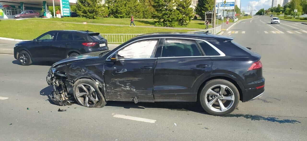 В Челнах двое водителей попали в БСМП после ДТП на перекрестке