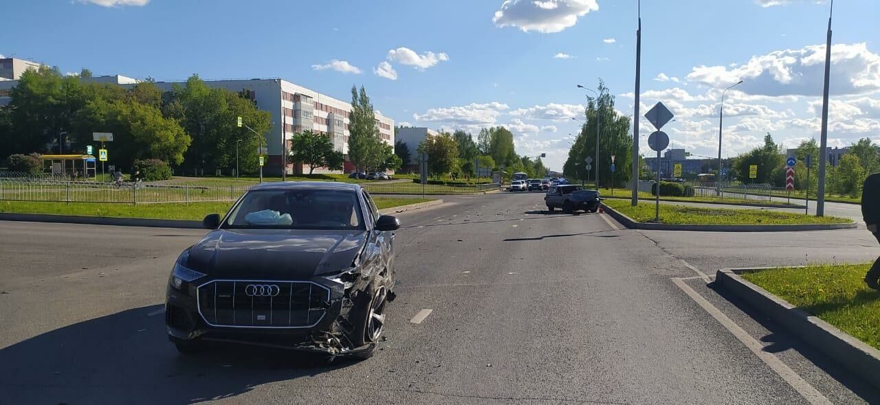 В Челнах двое водителей попали в БСМП после ДТП на перекрестке