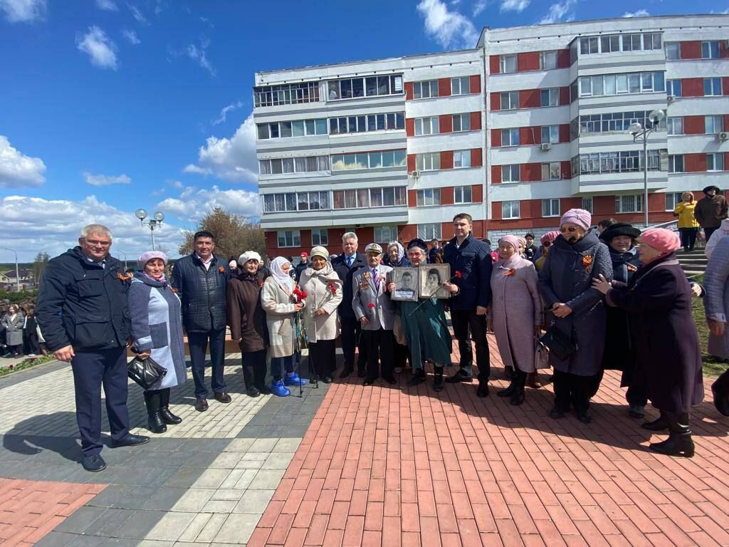 В Автозаводском районе Челнов возложили венки к обелиску Славы